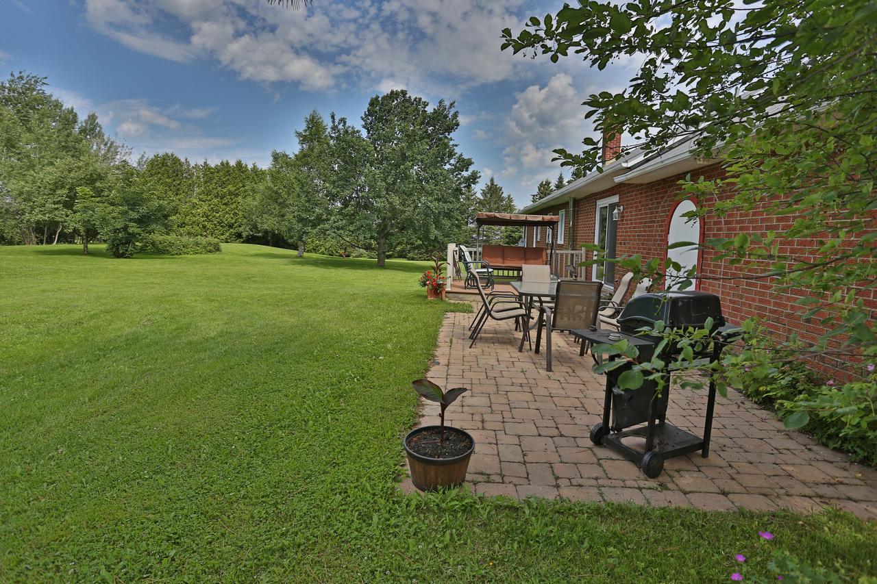 Bed and Breakfast Ranch St-Hubert Saint-Hermenegilde Екстер'єр фото