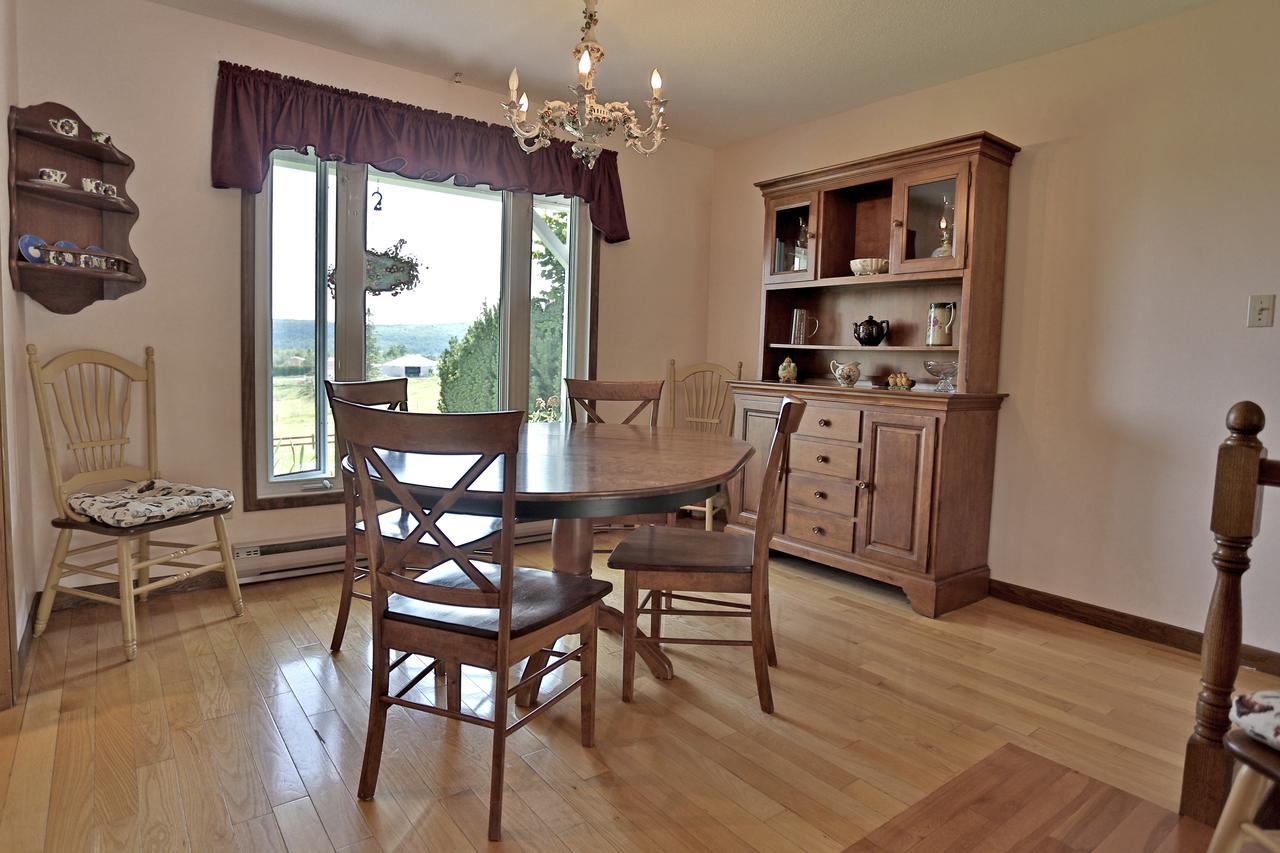 Bed and Breakfast Ranch St-Hubert Saint-Hermenegilde Екстер'єр фото